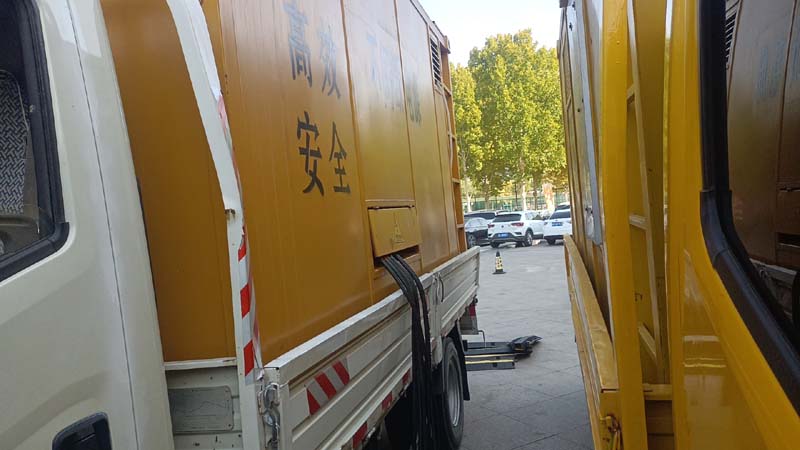 离石如何判断柴油发电机组和UPS电源的切换时间是否符合要求？