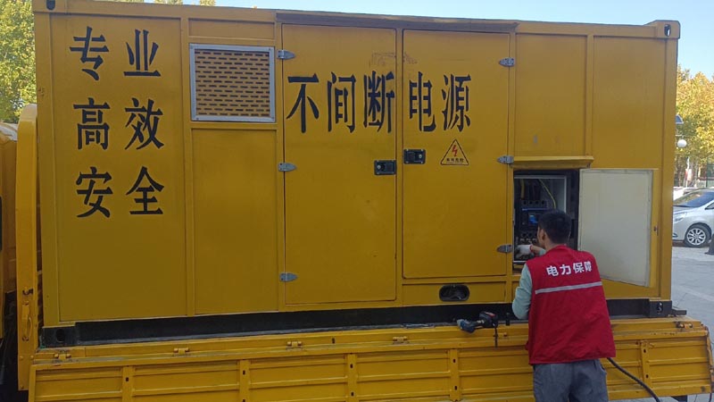 离石柴油发电机组和UPS电源配合使用时，如何避免切换过程中的电力中断？